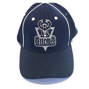 Milwaukee Bucks NBA Fitted Black Hat Cap